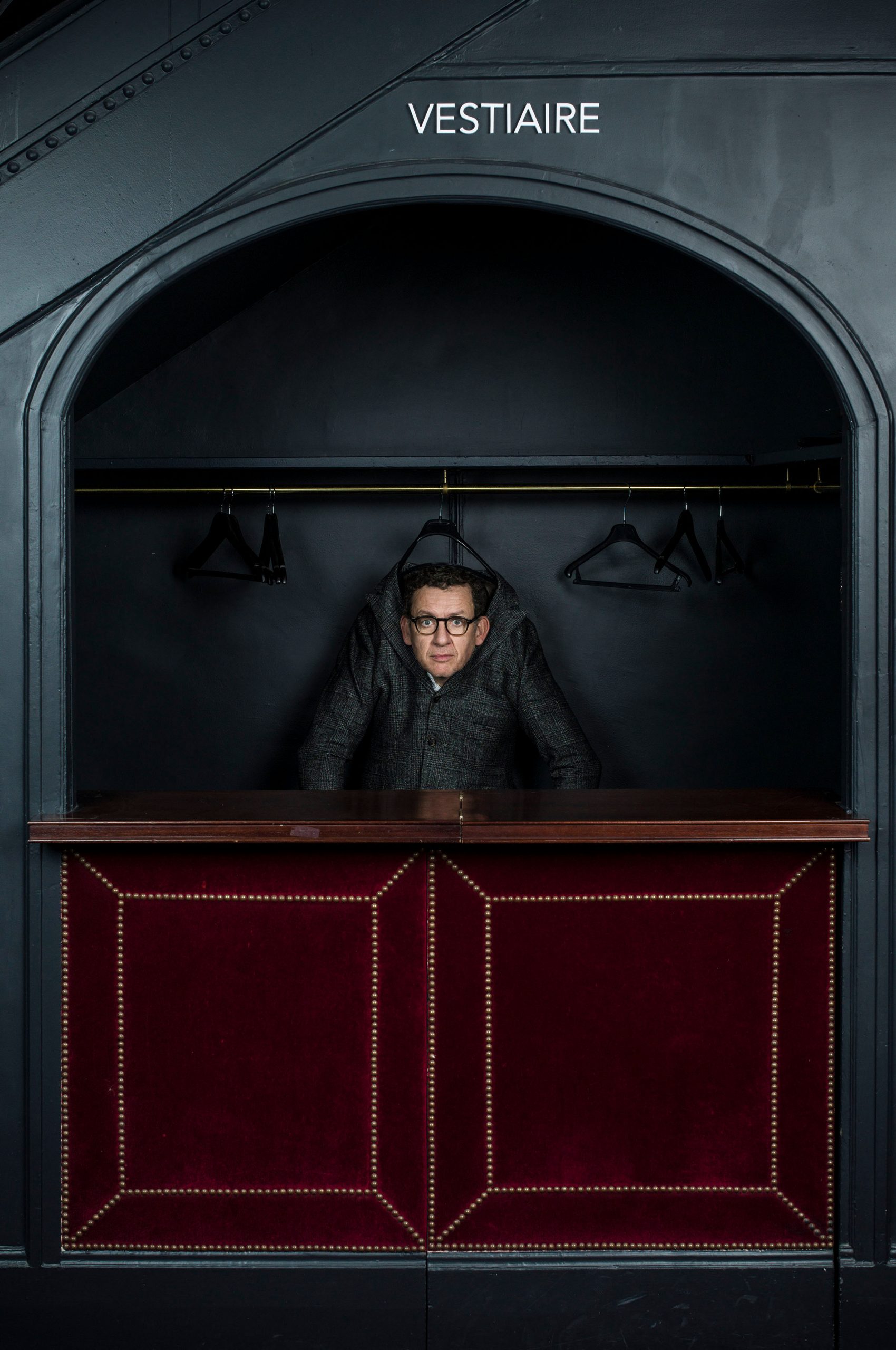 Portrait de Dany Boon extrait du livre REGARDEZ ICI POUR VOIR du photographe et reporter Corentin Fohlen publié par les Editions Light Motiv en 202.