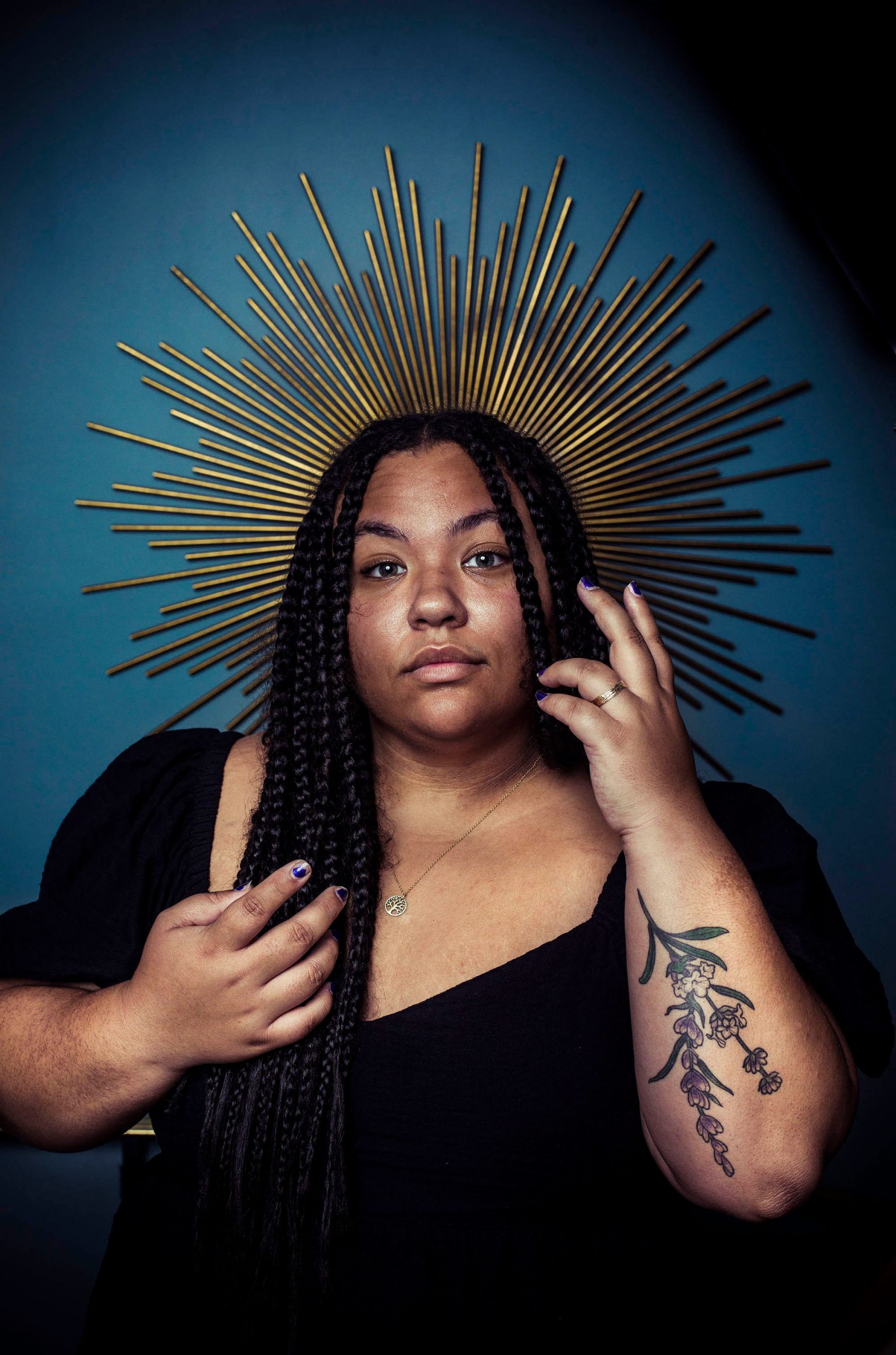 Portrait de Leila Mottley extrait du livre REGARDEZ ICI POUR VOIR du photographe et reporter Corentin Fohlen publié par les Editions Light Motiv en 202.